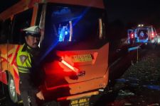 Minibus Tabrak Truk di Tol Pasuruan, 5 Orang Tewas, Begini Kronologinya - JPNN.com Jatim