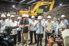 Beres Retreat Kabinet Merah Putih, Menteri Hanif Faisol Tinjau TPST Bantargebang Bekasi - JPNN.com Jabar