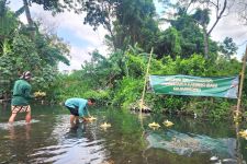 Larung Belasan Tumpeng ke Sungai, Cara Warga Jogja Berterima Kasih dengan Alam - JPNN.com Jogja