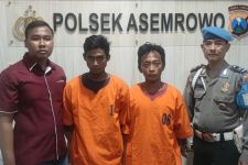 Rusak Gembok Pagar, 2 Pelaku Curanmor di Surabaya Terekam CCTV Diringkus Polisi - JPNN.com Jatim