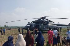 Breaking News! Helikopter TNI-AD Mendarat Darurat di Persawahan Blora - JPNN.com Jateng