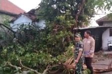 Puluhan Rumah di Trenggalek Rusak Diterjang Angin Puting Beliung - JPNN.com Jatim