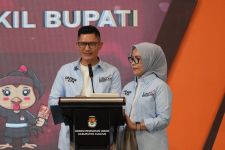 Pengamat Politik Komentari Penampilan Deden Nasihin-Efa Fatimah di Debat Publik Pilbup Cianjur - JPNN.com Jabar