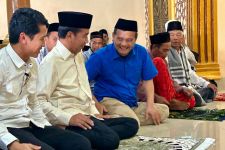 Momen Jokowi & Ahmad Luthfi Salat Jumat di Tegal - JPNN.com Jateng