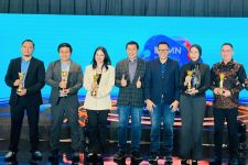 Pos Indonesia Raih 2 Penghargaan Bergengsi di BUMN Branding dan Marketing Awards 2024 - JPNN.com Jabar