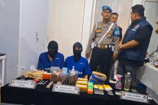 Penghuni Indekos di Dago Bandung Nyambi Produksi Narkoba, Polisi Sita 1,5 Kg Tembakau Sintetis - JPNN.com Jabar