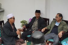 Silaturahmi ke Pesantren Insan Mandiri Cigadung, Dandan Diazani dan Didoakan Menang - JPNN.com Jabar