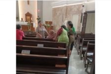 Perempuan Bercadar di Surabaya Masuk Gereja Bawa Sajam, Diduga ODGJ - JPNN.com Jatim