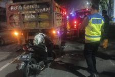 Tabrak Truk Parkir di Jalan Ir Soekarno, Pemotor asal Wonorejo Surabaya Tewas - JPNN.com