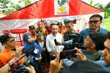 Meninjau Banjir Kabupaten Bandung, Bey Minta Hak Memilih Warga Terdampak Bisa Tetap Tersalurkan - JPNN.com Jabar