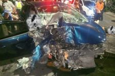 Motor Pengangkut Sampah Ditabrak Mobil di Surabaya, 1 Orang Tewas - JPNN.com Jatim