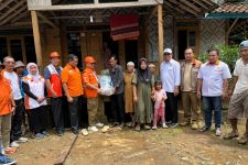 Terobos Jalur Sulit, PKS Banten Salurkan Bantuan untuk Korban Banjir Lebak - JPNN.com Banten