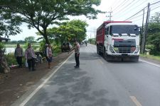 Pasutri Asal Lamongan Kecelakaan Saat Mendahalui Truk di Gresik, 1 Orang Tewas - JPNN.com Jatim