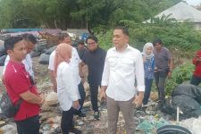 Sampah Jadi Penyebab Dinding Bozem Simo Hilir Jebol Saat Hujan Deras - JPNN.com Jatim