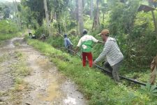 PT Tirta Asasta Depok Berikan Akses Air Bersih Bagi Korban Bencana Sukabumi - JPNN.com Jabar