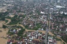 Penyebab Banjir Ponorogo Teridentifikasi dari 18 Titik Tanggul Sungai yang Jebol - JPNN.com Jatim