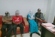 Sepasang Pelajar yang Mesum di Toilet Musala Menangis di Hadapan Orang Tua - JPNN.com Jatim