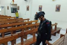 Gegana Brimob Sterilisasi Gereja di Tangerang untuk Keamanan Natal - JPNN.com Banten