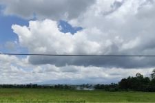 Gunung Raung Erupsi, Ketinggian Kolom Abu Capai 2.000 Meter - JPNN.com Jatim