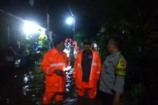 Diguyur Hujan Deras Sore-Malam, 245 Rumah di Malang Terdampak Banjir - JPNN.com Jatim