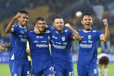 Bawa Skuad Penuh, Persib Siap Hadapi Klub Milik Kaesang bin Jokowi di Stadion Manahan - JPNN.com Jabar