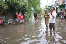 Gunung Anyar Banjir 2 Hari Tak Surut, Pemkot Surabaya Bakal Buat Drainase Baru - JPNN.com Jatim