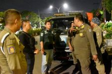 Mobil Satpol PP Surabaya Dilempari Batu Saat Razia Balap Liar di Tambaksari - JPNN.com Jatim