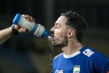 Berada di Puncak Klasemen Liga 1, Marc Klok Minta Rekan se-Tim Tetap Rendah Hati - JPNN.com Jatim