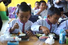 Hari Ini, 39 Sekolah di Kabupaten Bogor Laksanakan Program Makan Bergizi Gratis Serentak - JPNN.com Jabar