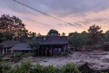 Belasan Rumah Warga di Bondowoso Ambruk Diterjang Banjir Bandang - JPNN.com Jatim