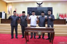 DPRD Kabupaten Bekasi Tetapkan Ade Kuswara Kunang dan Asep Surya Atmaja Sebagai Kepala Daerah Terpilih - JPNN.com Jabar