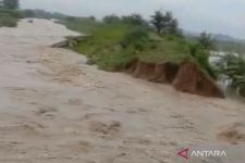 Tanggul Sungai Cabean Demak Jebol, Tiga Desa Terendam Banjir - JPNN.com Jateng