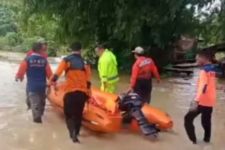 Santri Bangkalan Hilang Terseret Arus Banjir Saat Mandi di Sungai - JPNN.com Jatim