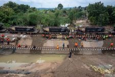 Banjir Grobogan Putus Jalur Kereta, PT KAI Catat 1.200 Penumpang Batalkan Perjalanan - JPNN.com Jateng