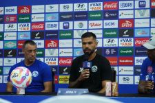 Arema Vs Persib, Ze Gomes Fokus Redam Transisi Cepat & Optimalkan Penyelesaian Akhir - JPNN.com Jatim