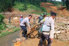 Korban Meninggal Longsor Pekalongan Bertambah, Area Pencarian Diperluas - JPNN.com Jateng