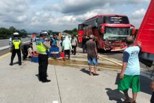 Kecelakaan Beruntun di KM 481 Tol Semarang-Solo, Tiga Kendaraan Rusak Parah - JPNN.com Jateng