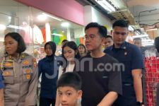 Wapres Gibran bersama Keluarga Buru Kuliner di Pasar Atom Surabaya - JPNN.com Jatim