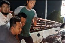 Aksi Heroik Anggota SAR Solo Selamatkan Pria yang Hendak Bunuh Diri - JPNN.com Jateng