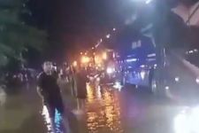 Banjir Terjang Situbondo, Jalur Pantura Macet Total - JPNN.com Jatim