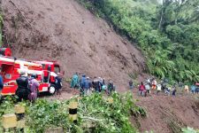 Jalur Akses Gunung Bromo via Malang Terputus Akibat Longsor - JPNN.com Jatim