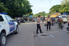 Jalan Berlubang Merenggut Nyawa, Pasutri Terjatuh, Istri Tewas Terlindas Truk di Semarang - JPNN.com Jateng