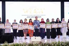 Dukung Peran Perempuan, Pos Indonesia Bawa Pulang Penghargaan WECA 2025 - JPNN.com Jabar