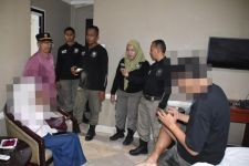 Hari Valentine, 6 Pasangan Kumpul Kebo Terjaring Razia Satpol PP Surabaya - JPNN.com Jatim