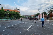 Disemprot Water Cannon, Ratusan Mahasiswa yang Demo di DPRD Jatim Bubar Barisan - JPNN.com Jatim