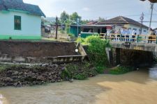 Hujan Lebat, Talud Sungai Celeng Bantul Ambruk - JPNN.com Jogja