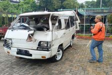 Kecelakaan di Turunan Silayur: Minibus TK Dihantam Truk, Guru & Siswa Terluka - JPNN.com Jateng