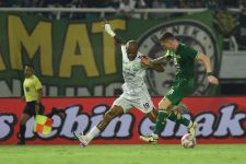 Komentar Pelatih Persib Seusai Anak Asuhnya Dibantai Persebaya 1-4 - JPNN.com Jabar