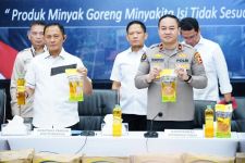 Polri Bongkar Praktik Kecurangan Minyakkita Tak Sesuai Takaran di Depok, 10.560 Liter Minyak Disita - JPNN.com Jabar