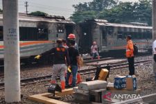 3 Gerbong KA Terbakar di Stasiun Tugu, Polisi Bergerak Menginvestigasi - JPNN.com Jogja